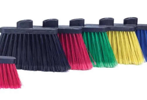 Escoba Angular con Fibra de PVC | Modelo Corta · Verde | El Castor | 8304G