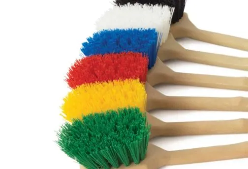 Escobeta Multiusos con Fibra de Polipropileno | Largo Mango 20 · Negro | El Castor | 3103-LK